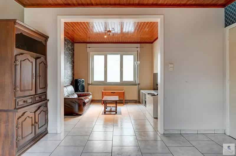 Te renoveren tweegezinswoning