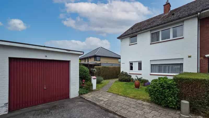 Huis te huur Mol: 3 slaapkamers, tuin, garage, te renoveren