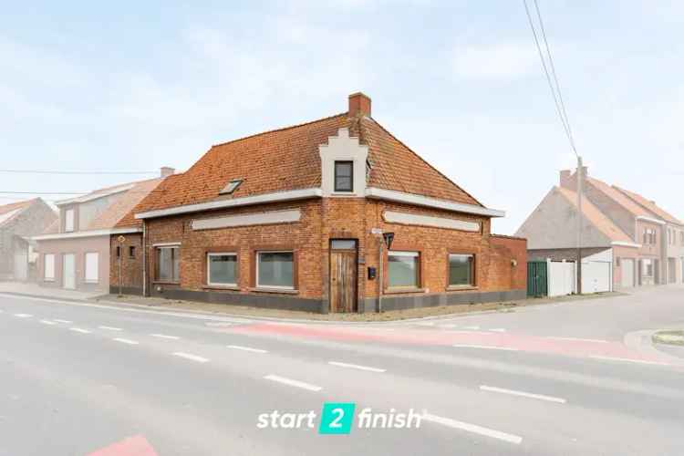 Huis te koop Langemark-Poelkapelle: Renovatieproject met veel mogelijkheden
