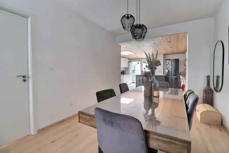 Huis te huur: Gerenoveerde woning 3 slaapkamers grote zolder