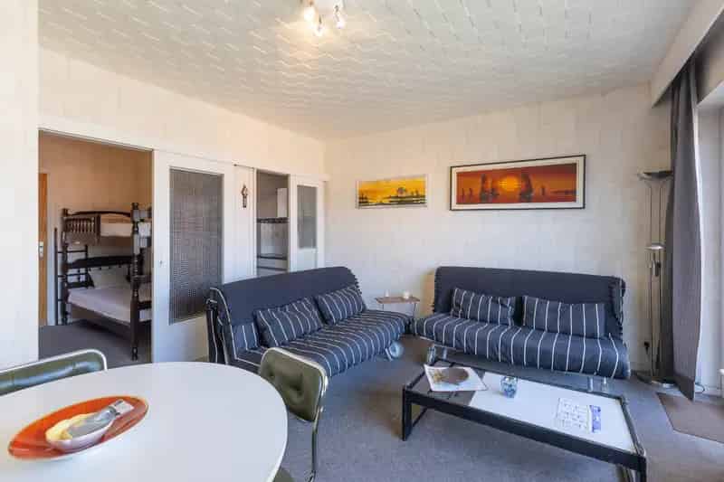 Appartement te koop: Op te frissen studio nabij strand