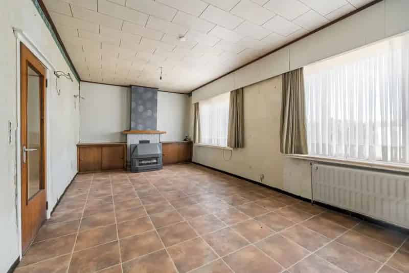 Huis te koop: Open Bebouwing met Stallingen en Grote Tuin