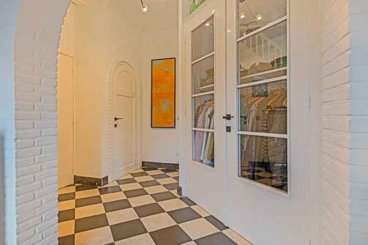 Jaren 50 Architectenwoning Lanaken met Zwembad