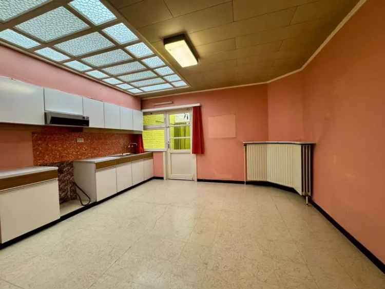 Te renoveren huis met 2 slaapkamers in stadscentrum