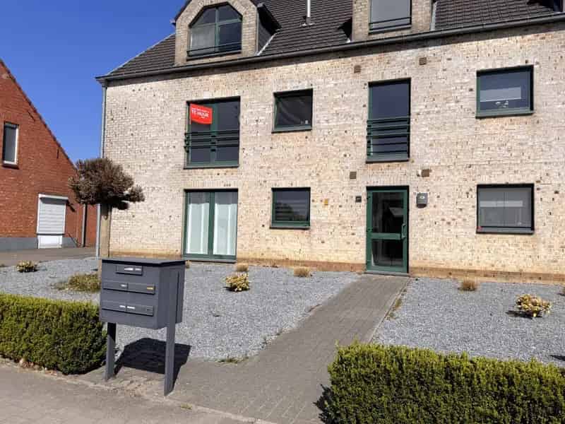 Huis te koop: Basiswoning met 2 slaapkamers en garage