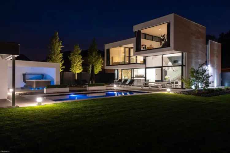 Luxe Villa te koop met Zwembad Poolhouse en Bouwgrond