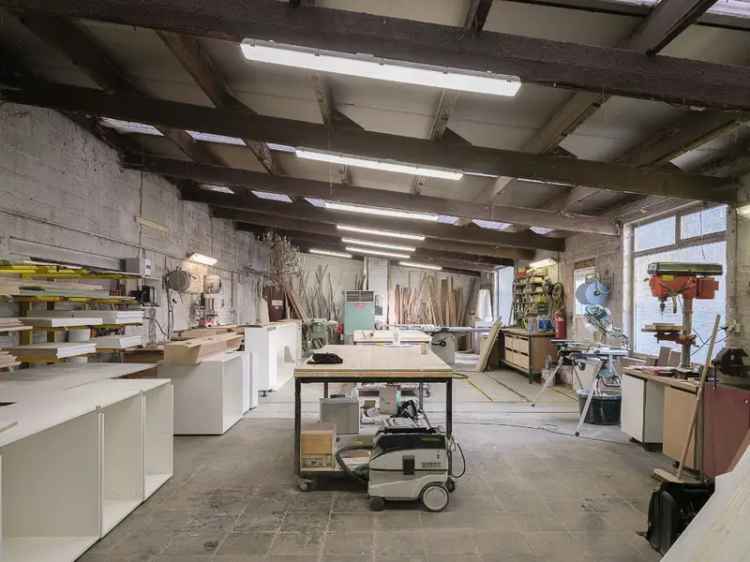 Atelierloods te renoveren woning ruime tuin stadscentrum