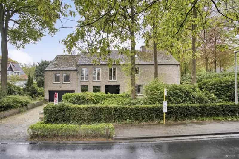 Vrijstaand Huis te Huur Sint-Kruis 445m2 Praktijkruimte 5 slaapkamers