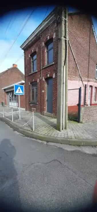 Huis te renoveren - Drie slaapkamers - Afgesloten binnenplaats