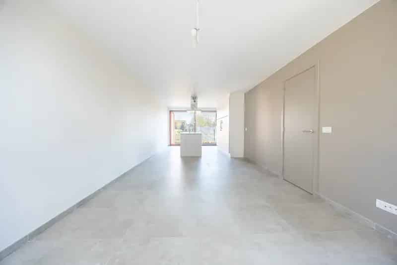 Nieuwbouwwoning te midden van groen