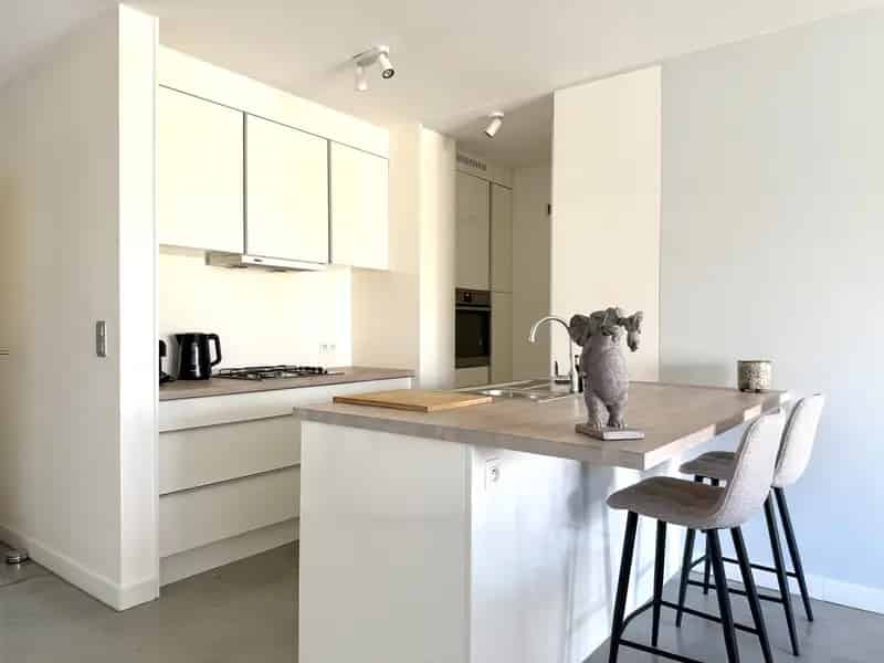 Gelijkvloers Appartement met Tuin en Garage te Koop