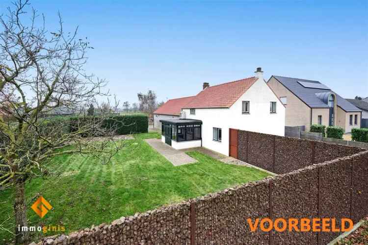 Charmante woning op een ruim perceel van 54a98ca, in een rustige en aangename buurt. Ideaal voor dierenliefhebbers!