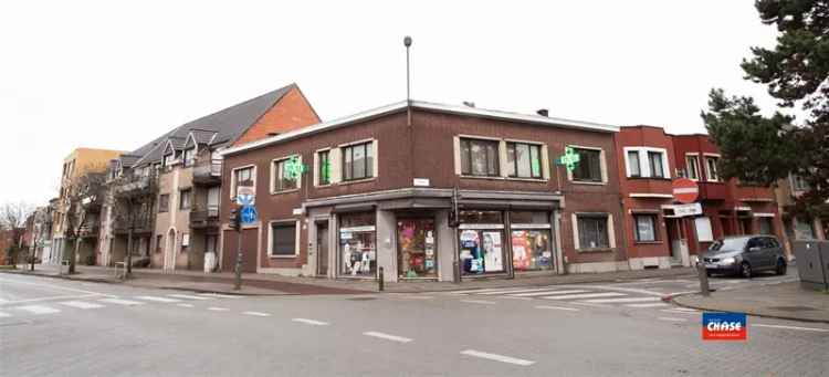 Handelshuis met Appartement Garage en Tuin