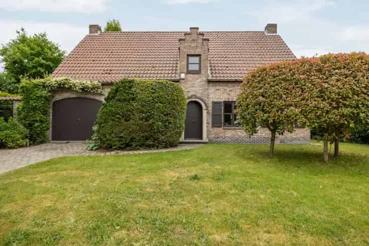 Huis Te Koop Rustige Centrale Buurt 3 slaapkamers Garage Tuin