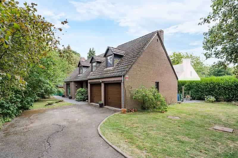 Huis te koop met zwembad en grote tuin
