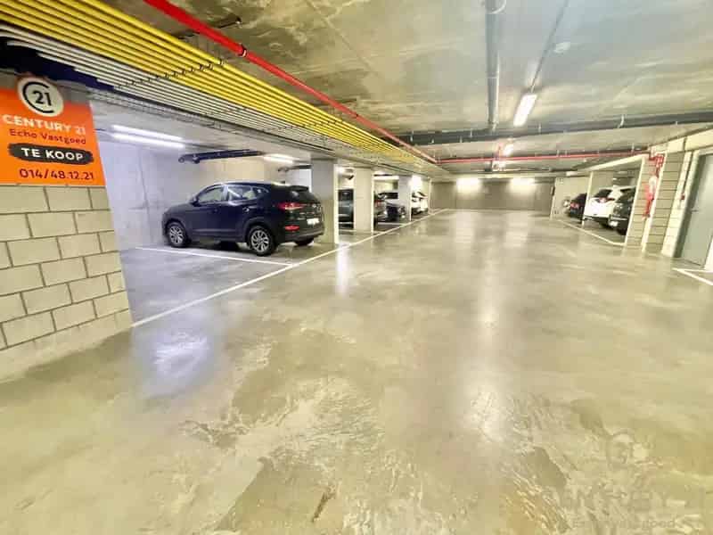 Garage te Huur: Ruime Autostaanplaats in Afgesloten Parkeergarage