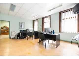 Industrie te koop Brussel 800m² Magazijn 200m² Kantoor