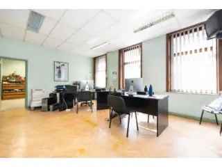 Industrie te koop Brussel 800m² Magazijn 200m² Kantoor