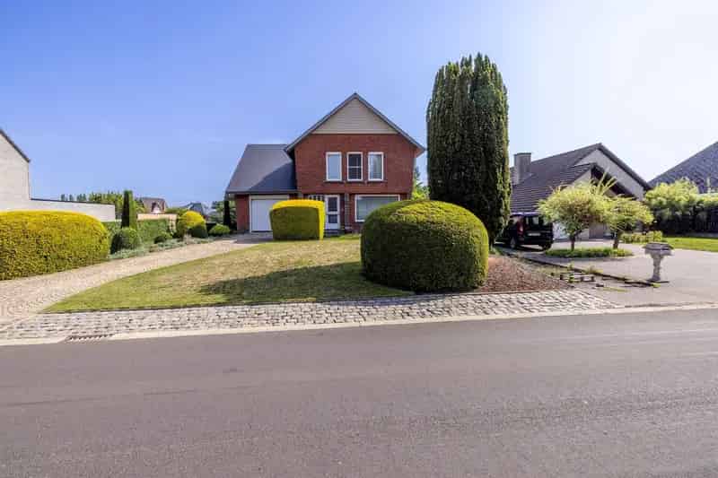 4 Slaapkamers, Zolder Garage 1088m² Booischot