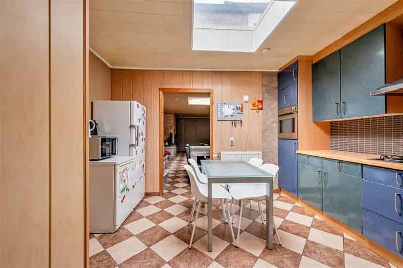 Instapklare Rijwoning 3 Slaapkamers Garage Tuin Aalst