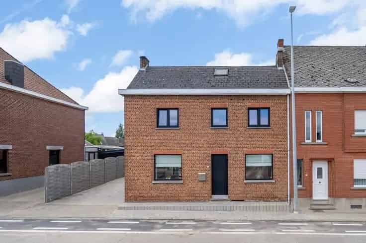 Huis Te Koop: Authentieke Woning met Uitbreidingspotentieel