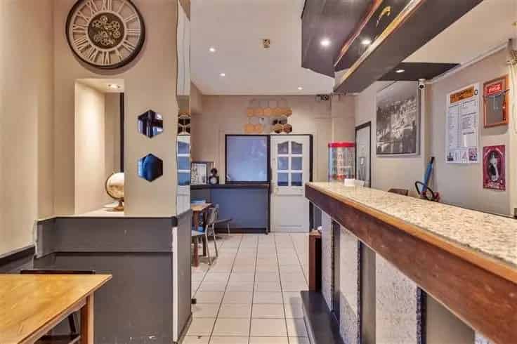 Appartementenblok Te Koop: 2 Appartementen  Handelsruimte