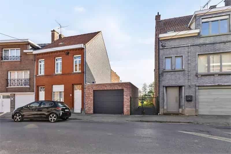 Garage te koop Rekkem - 37m² - Ruim perceel - Elektrische poort