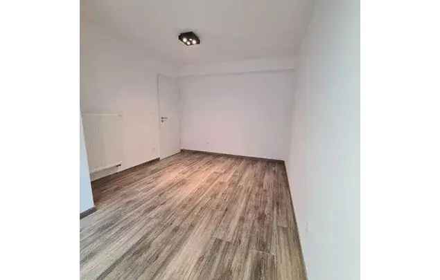 Huur 2 Slaapkamer Appartement 70m² Charleroi