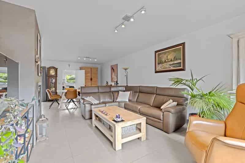 Huis te koop: Instapklare woning met 4 slaapkamers en tuin
