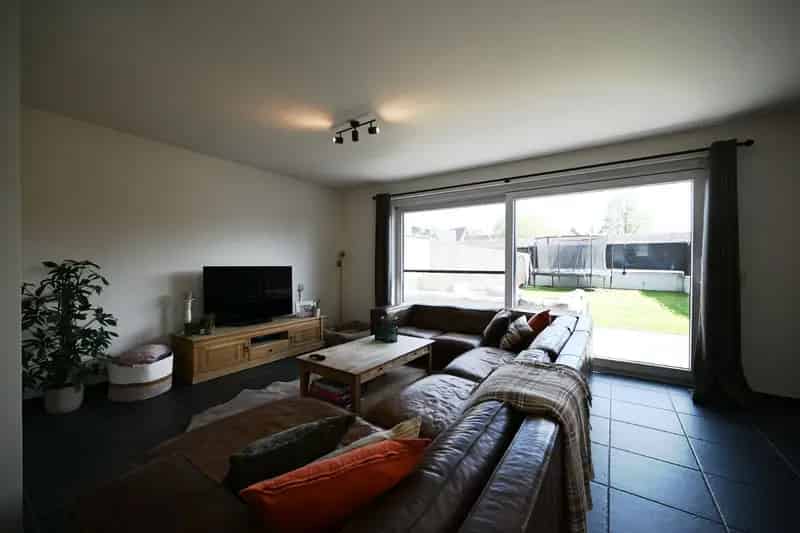 Gezinsvriendelijke Woning met Open Keuken Tuin Parkeerplaats en Garage