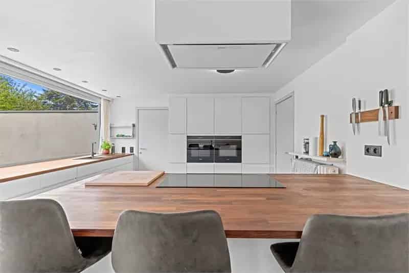 Huis te koop Sint Andries 4 slaapkamers nieuwe keuken dubbele garage