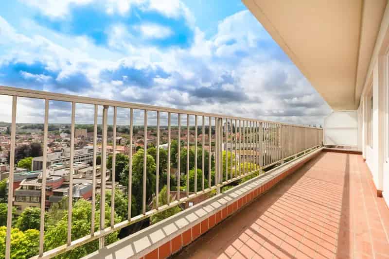 Appartement 2 slaapkamers te renoveren groot terras Watermaal-Boitsfort