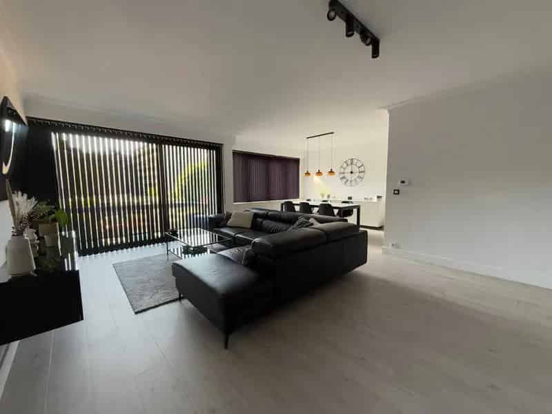 Ruim Appartement te Beveren Nabij Station en Winkels