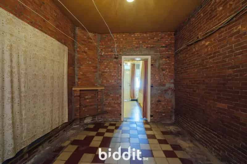 TE RENOVEREN WONING - HALFOPEN BEBOUWING