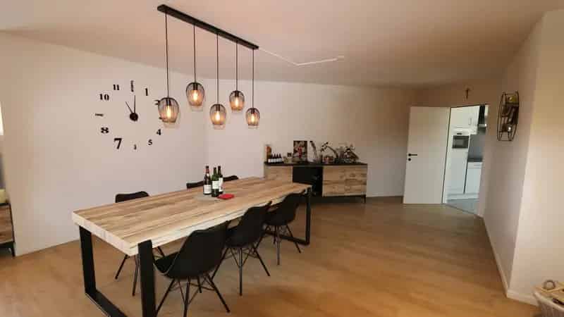 Ruim Appartement te Huur in Rekem met Tuin en Terras