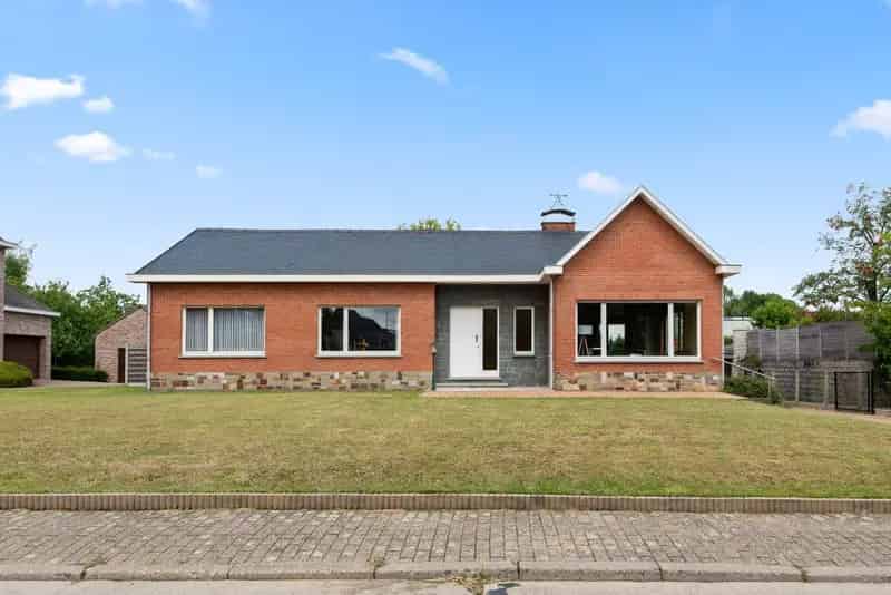 Zeer gunstig gelegen bungalow met 3 slaapkamers op 12a 15ca