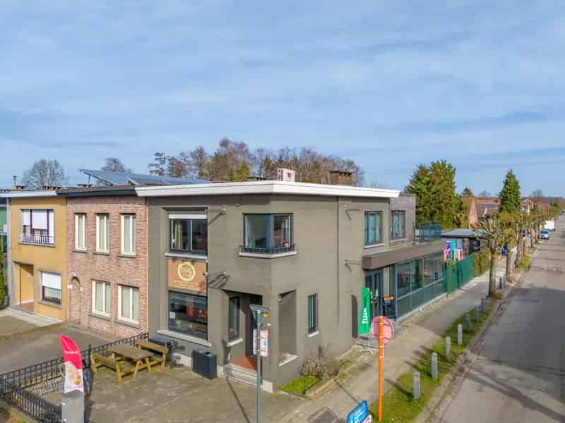 Handelszak met Appartement te Koop in Putte-Kapellen