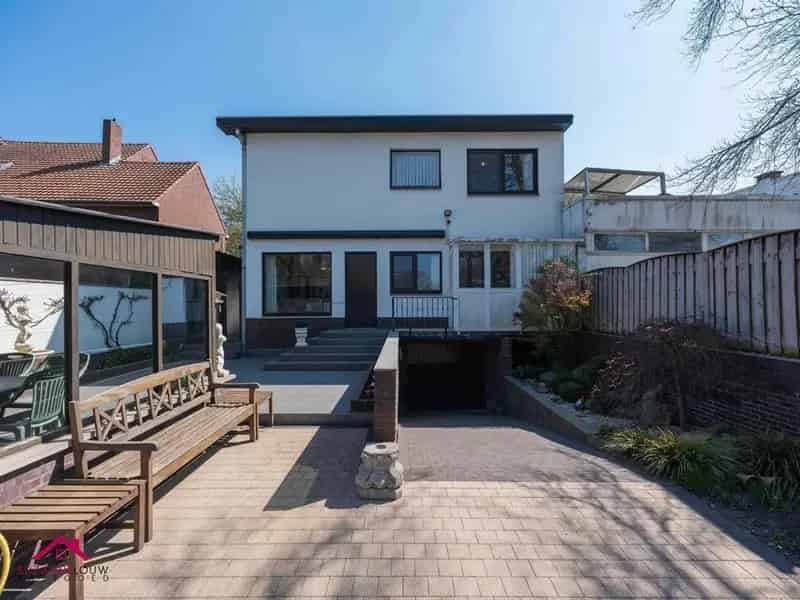 Half Vrijstaande Woning Te Koop Ruime Garage Perceel 46 are Te Renoveren