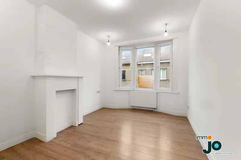 Gerenoveerd Appartement te Koop Oostende Nabij Strand en Spuikom