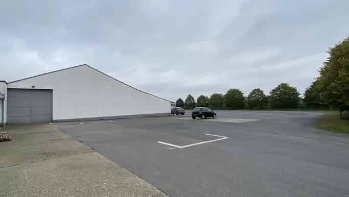 Magazijnen te huur Roeselare 1550m2 met parking