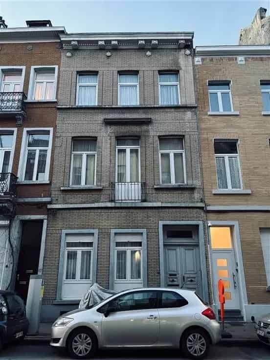 Te renoveren tweegezinswoning 240m² Rogier Coteaux