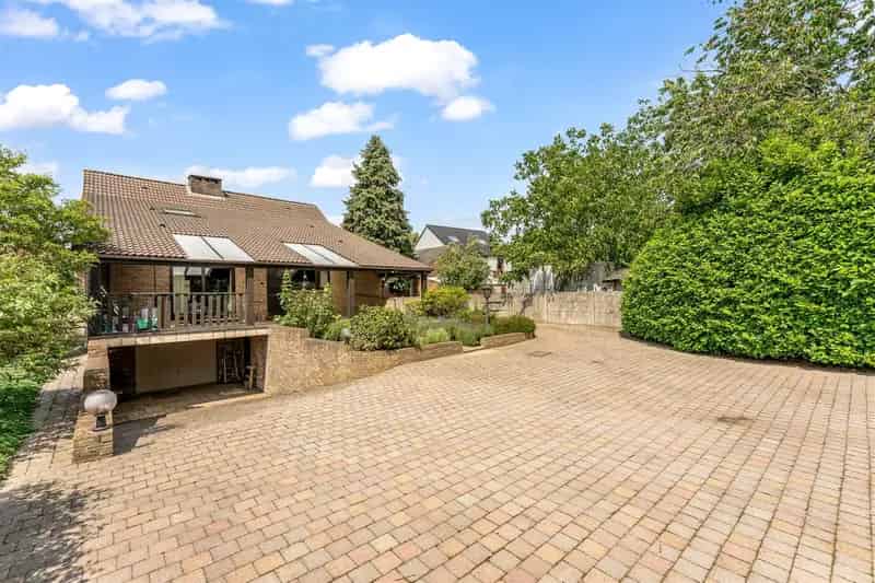 Ruime woning 4 slaapkamers Beverlo 380m²