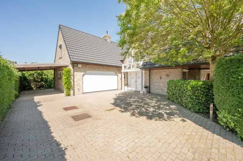 Charmante alleenstaande villa in een rustige residentiële omgeving aan de rand van Knokke.