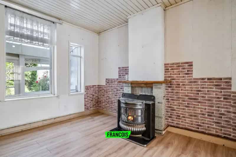 Huis te koop: Volledig te renoveren gezinswoning