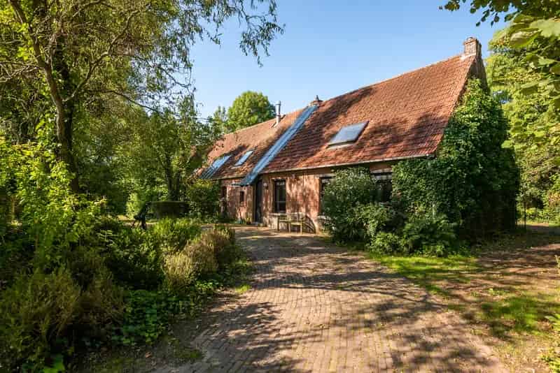 Huis te huur Kontich: Riante hoeve met 5 slaapkamers en veel karakter