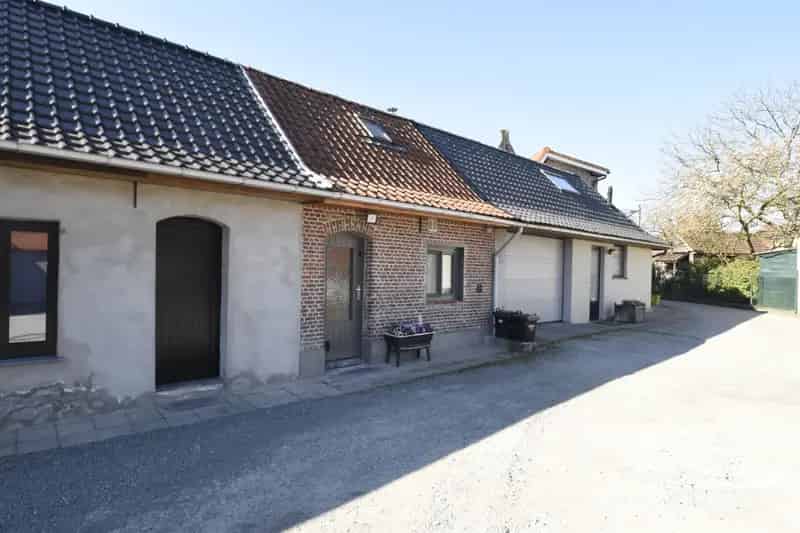 Huis te koop Bazel: Instapklare woning met karakter