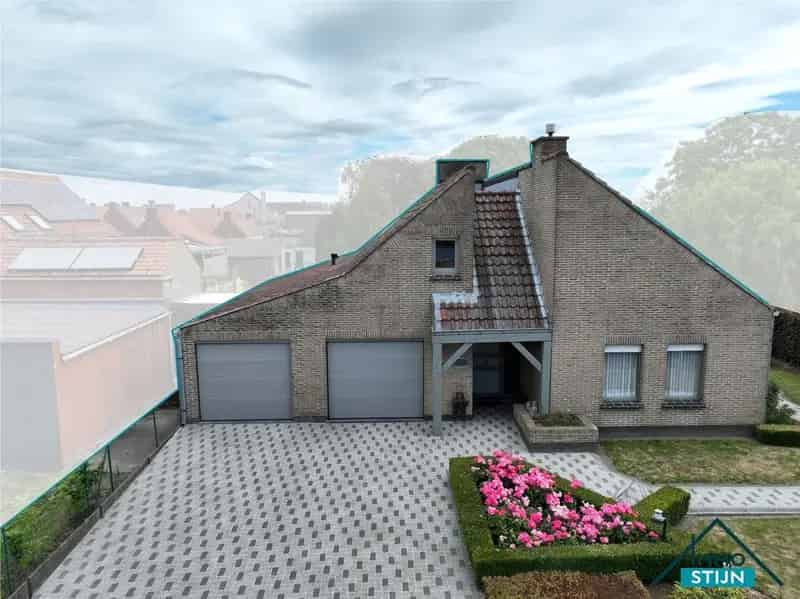 Landelijk gelegen woning met dubbele garage