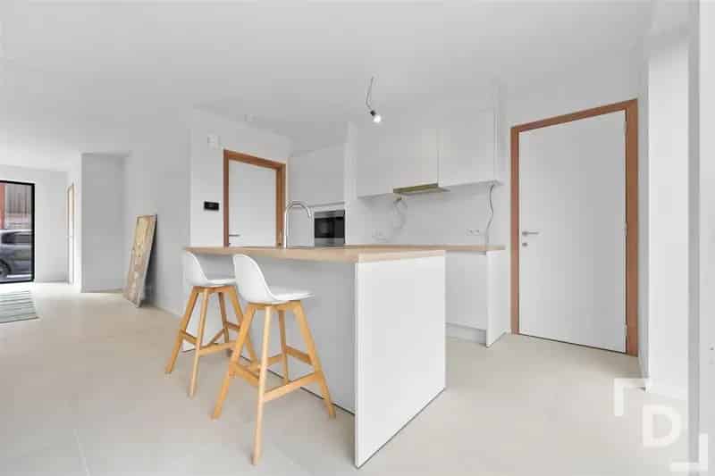 Huis te koop: Ruime pastorijwoning met garage en tuin
