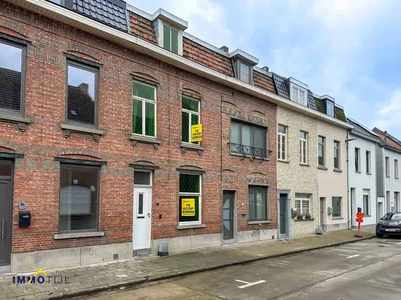 Te renoveren woning 3 slaapkamers garage tuin Hofstade nabij Aalst