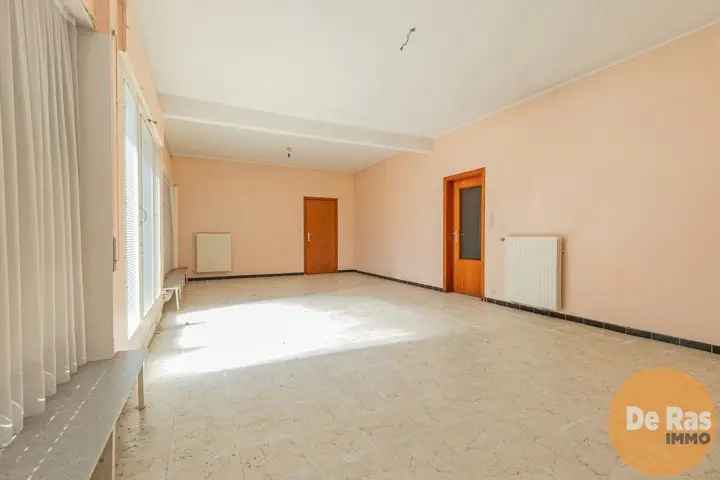 Huis te Koop Nieuwerkerken Ruime Renovatie Centrale Ligging